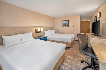 Traditional Room, 2 Queen Beds, Non Smoking (Upper Floor, Stair Access Only)