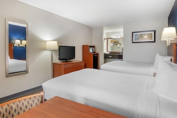 Standard Room, 2 Double Beds, Accessible, Bathtub
