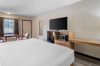 Standard Room, 1 King Bed, Non Smoking, Refrigerator & Microwave
