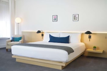 Deluxe Room, 1 King Bed