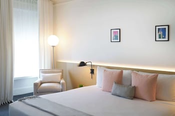 Standard Room, 1 Queen Bed