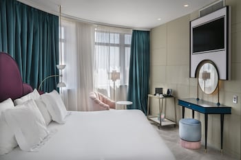 Deluxe Room with Panoramic Gran Vía View
