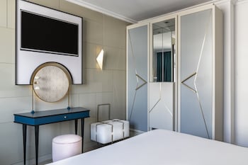 Deluxe Room with Panoramic Gran Vía View