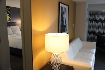 Suite, 1 King Bed with Sofa bed, Non Smoking