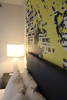 Suite, 1 King Bed with Sofa bed, Non Smoking