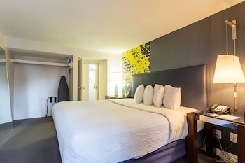 Standard Room, 1 Queen Bed, Non Smoking