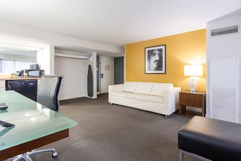 Suite, 1 King Bed with Sofa bed, Non Smoking