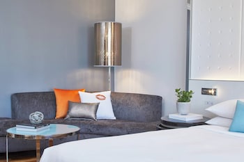 Club Room, 1 King Bed