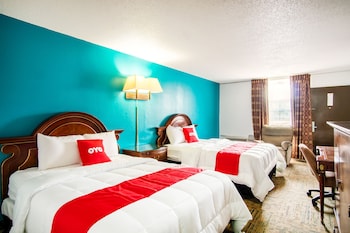 2 Queen Bed with Pull Out