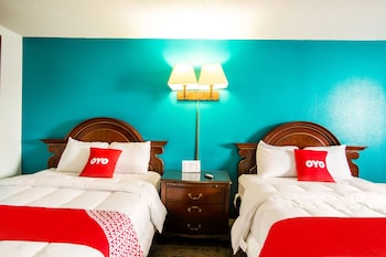 2 Queen Bed with Pull Out