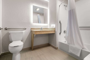 Suite, 1 King Bed, Non Smoking (Sofa Bed, Walk in shower)