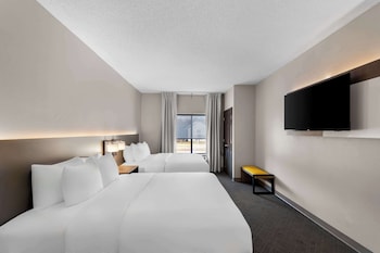 Suite, 2 Queen Beds, Non Smoking (Sofa Bed)