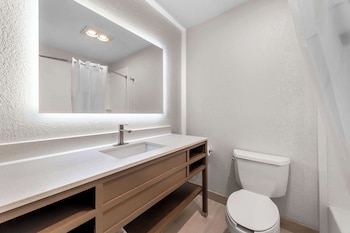 Suite, 2 Queen Beds, Non Smoking (Sofa Bed)