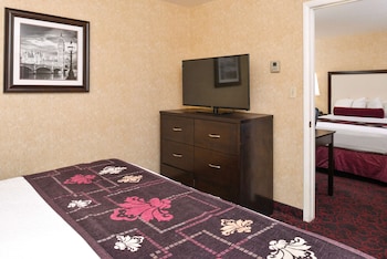 Family Suite, Multiple Beds, Non Smoking, Refrigerator & Microwave