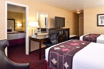 Family Suite, Multiple Beds, Non Smoking, Refrigerator & Microwave