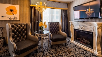 Suite, 1 King Bed, Non Smoking, Refrigerator & Microwave (Walk-in Shower)
