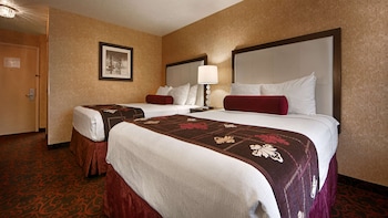Standard Room, 2 Queen Beds, Accessible, Bathtub