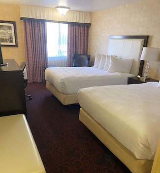 Standard Room, 2 Queen Beds, Accessible, Bathtub