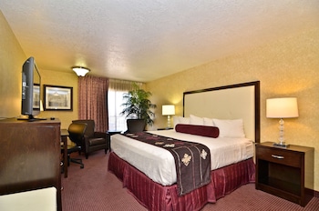 Standard Room, 1 King Bed, Non Smoking, Balcony
