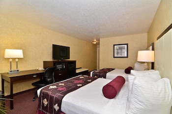 Standard Room, 2 Queen Beds, Non Smoking, Balcony