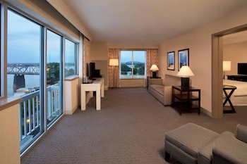 Executive Suite, 1 King Bed with Sofa bed, River View