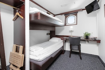 Double Cabin, Sea View