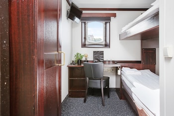 Double Cabin, Sea View