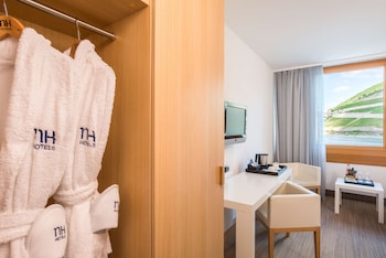 Standard Room (River Side)