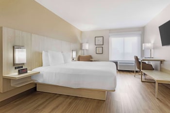 Standard Room, 1 King Bed, Non Smoking, Refrigerator & Microwave