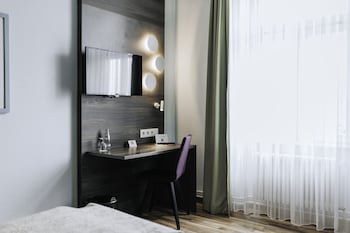 Standard Room, 1 King Bed, City View