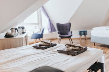 Family Room, 1 King Bed (with Sofabed)