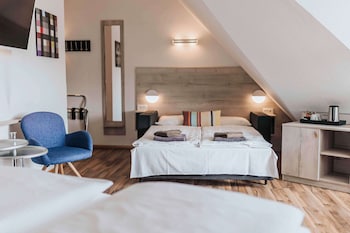 Family Room, 1 King Bed (with Sofabed)