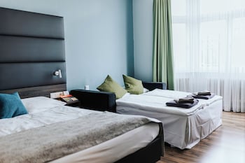 Family Room, 1 King Bed (with Sofabed)