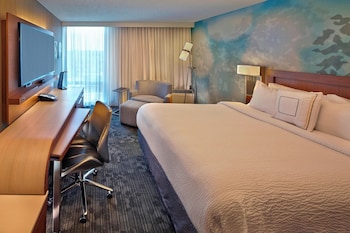 Room, 1 King Bed, Hearing Accessible (Accessible Bathtub)