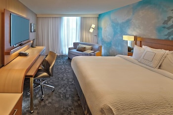 Room, 1 King Bed with Sofa bed, Hearing Accessible (Accessible Bathtub)