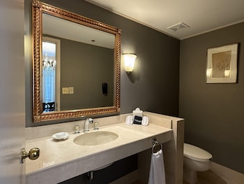 Suite, 1 King Bed, Non Smoking (Living Room;Presidential)
