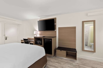Standard Room, 1 King Bed, Non Smoking
