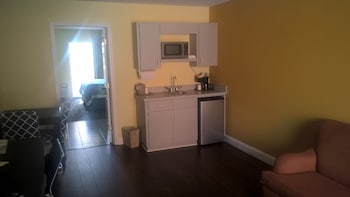 Suite, 1 King Bed, Non Smoking (One Bedroom, Poolside View)