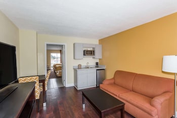 Suite, 1 King Bed, Non Smoking (One Bedroom, Poolside View)