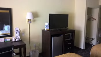 Suite, 1 Bedroom, Non Smoking (Poolside View)