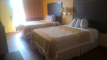 Room, 2 Queen Beds, Accessible, Non Smoking (Mobility)