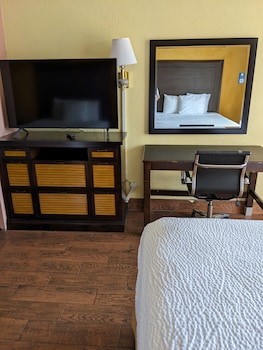 Deluxe Room, 2 Queen Beds, Non Smoking