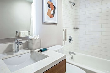 Room, 2 Queen Beds, Bathtub