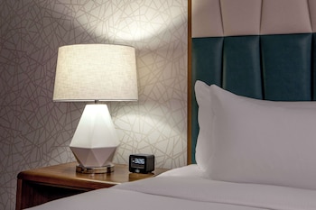 Room, 1 Queen Bed, Accessible (Roll-In Shower)