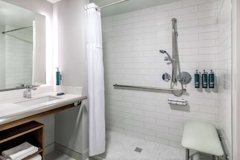 Room, 1 Queen Bed, Accessible (Roll-In Shower)