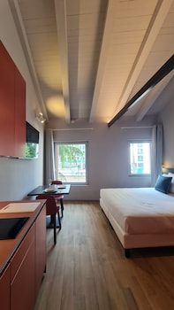 Studio Apartment for up to 2 Guests (Annex Building)