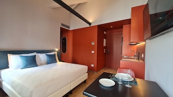 Studio Apartment for up to 2 Guests (Annex Building)