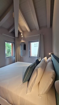 Studio Apartment for up to 2 Guests (Annex Building)
