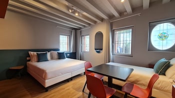 One-Bedroom Apartment (Annex Building)