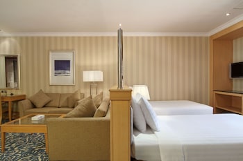 Studio Suite partial Haram View with Two Single Beds